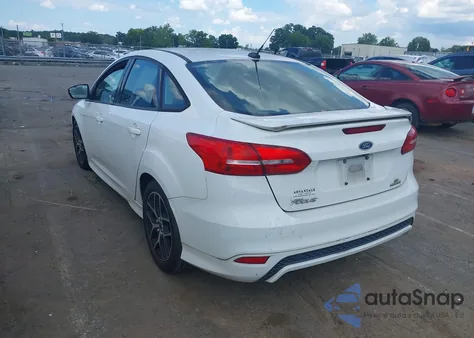 2016 Ford Focus Se z USA, uszkodzony, nr VIN 1FADP3F22GL401877